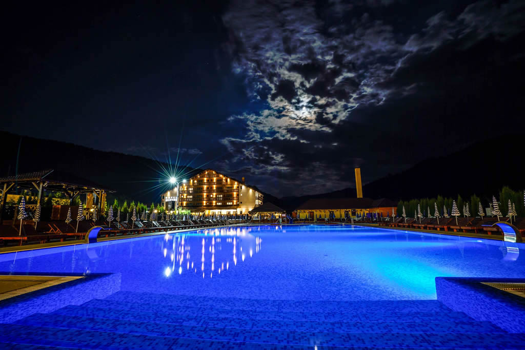 Imagine ce surprinde Mirage Resort & Spa noaptea